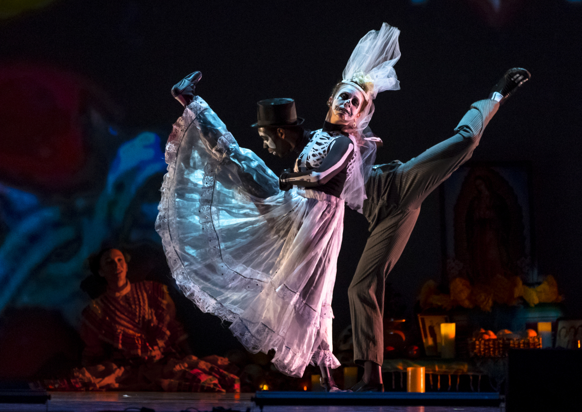 Oakland Ballet in Luna Mexicana. Photo by John Hefti
