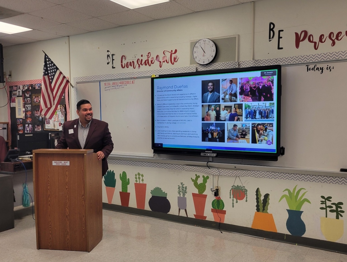 Telling the Highlights (Newspaper) Class about myself on December 2024.