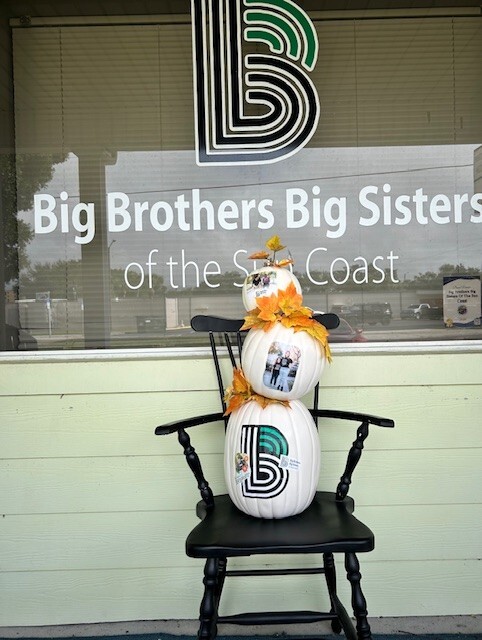 Big Pumpkins Supporting Little Pumpkins