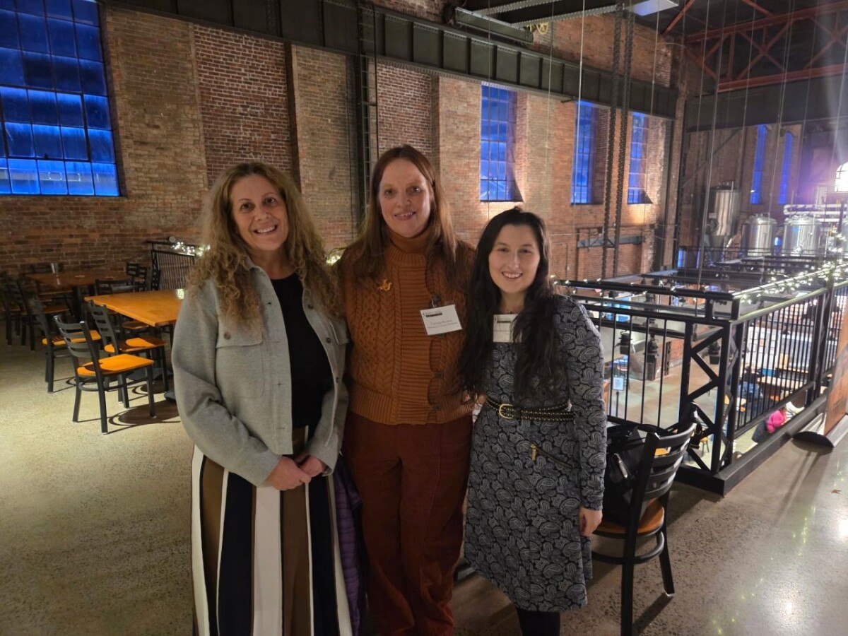 Dina Carreras Menzie '90, Alumni Director Lucinda Brydon and Paris Interdonato-Carreras