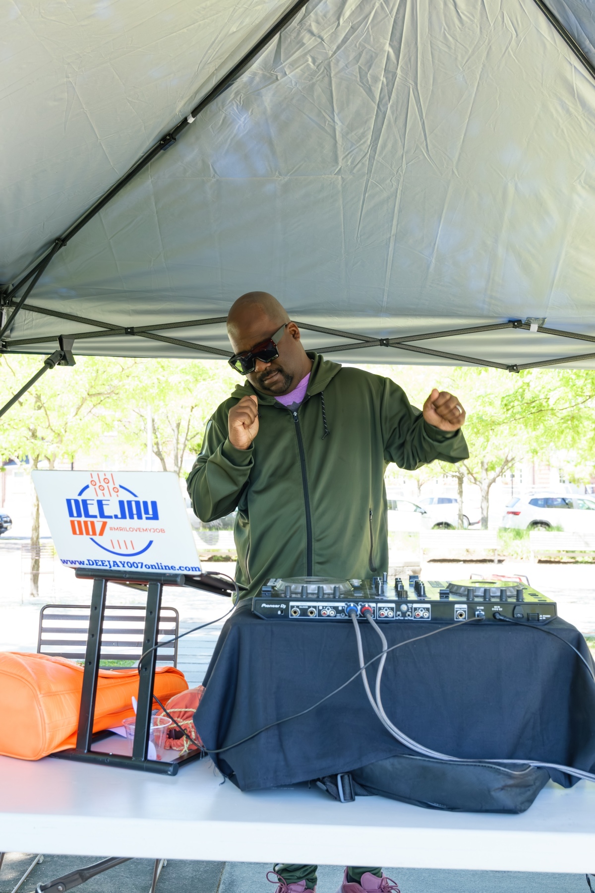 DEEJAY 007