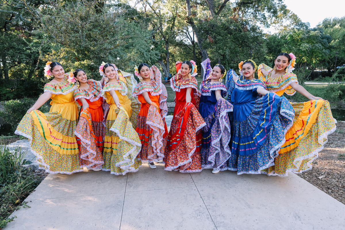 Young Women's Leadership Academy Folklórico