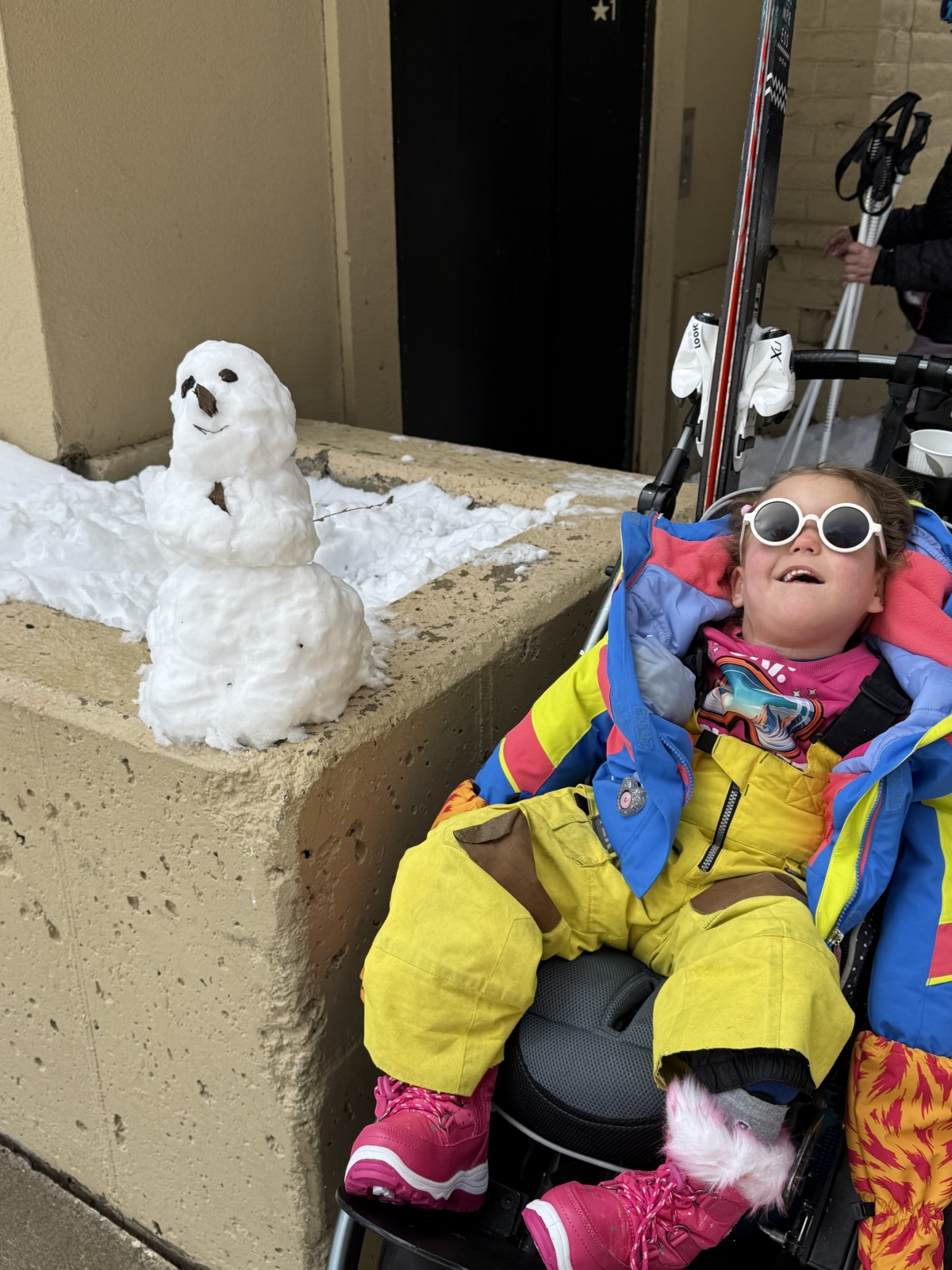 No doubt who’s cooler - Rhea!