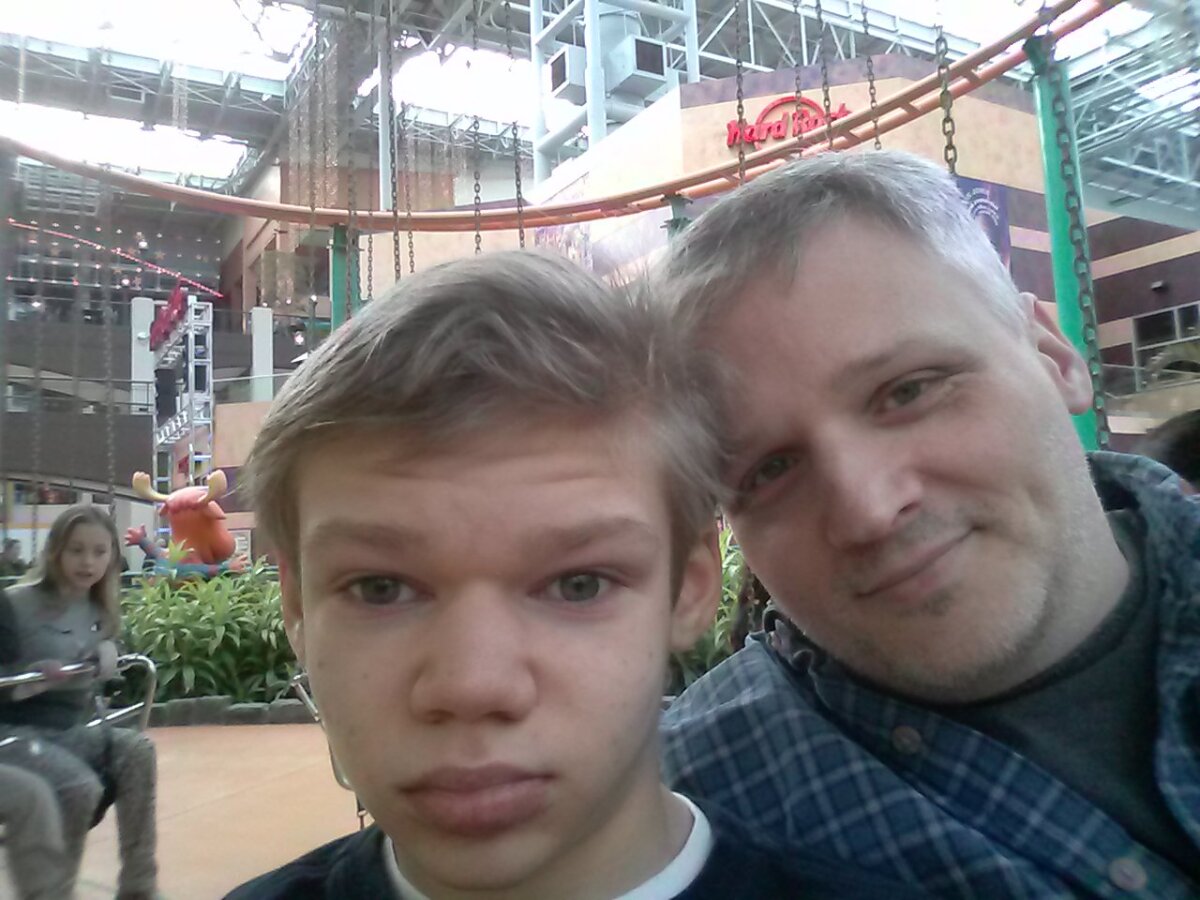 On the swing ride at Nickelodeon Universe, Mall of America.