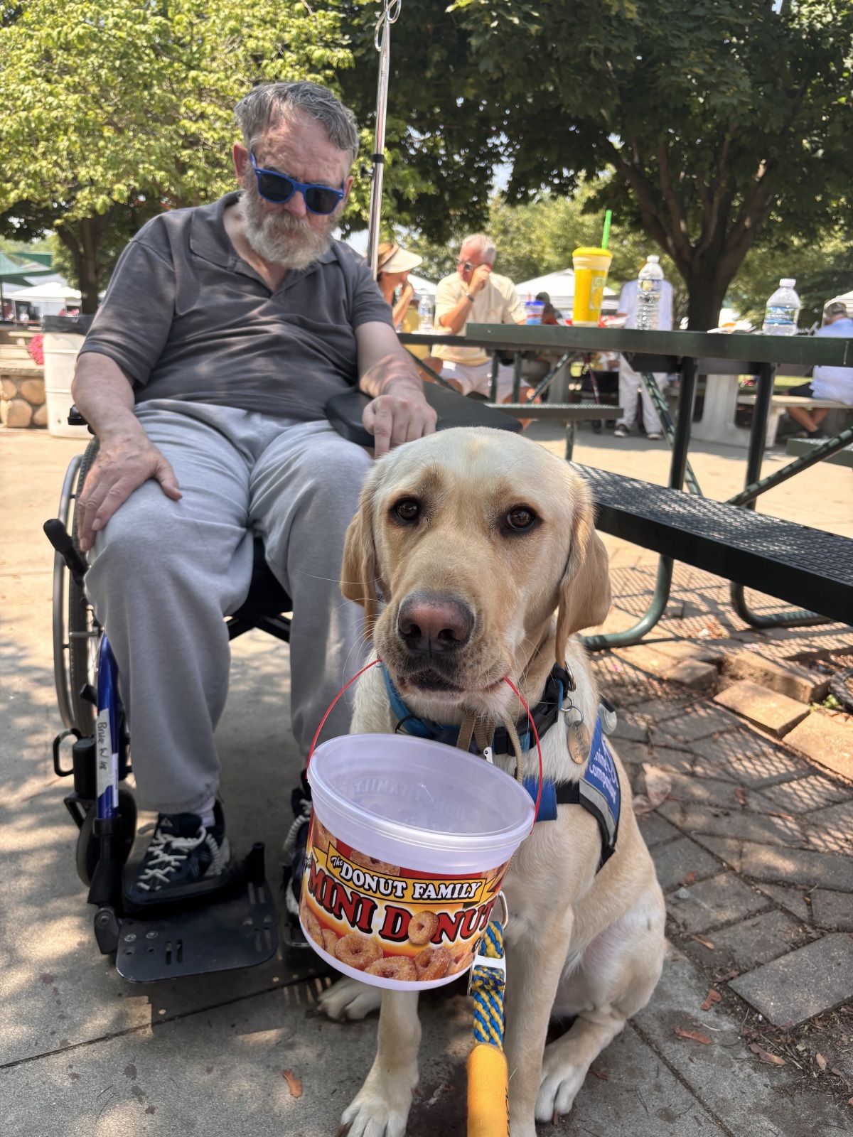 Carrying grandpa‘s donuts