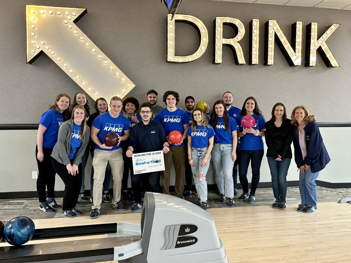 2024 KPMG bowlers