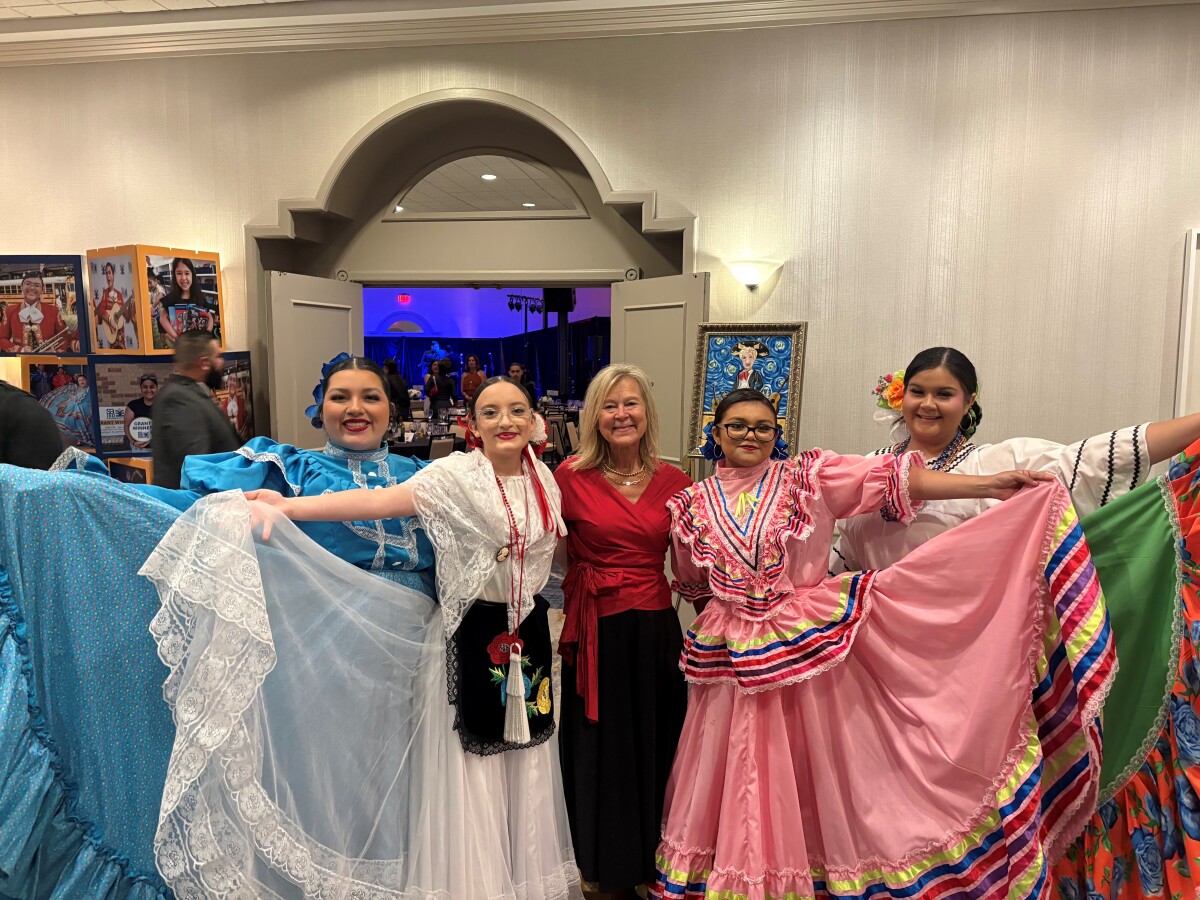 Folklórico Students