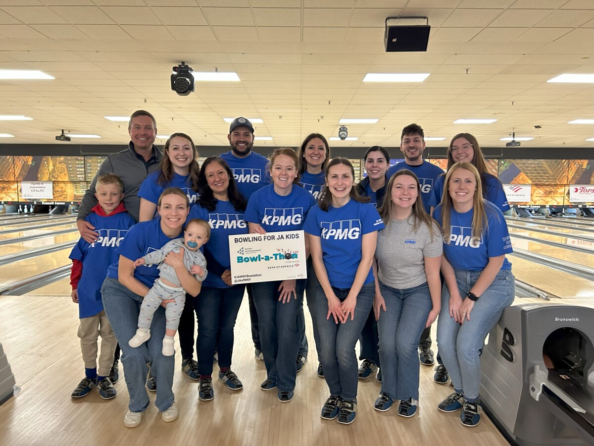 2025 KPMG bowlers
