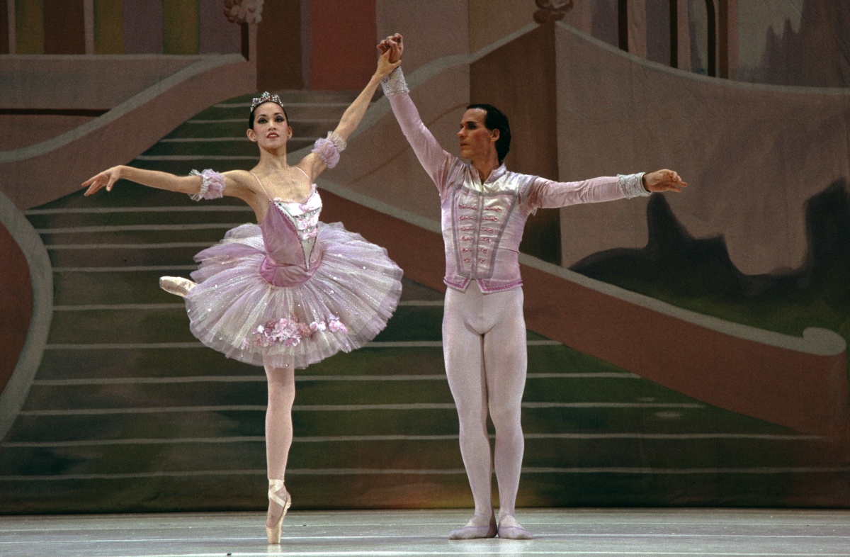 Joy Gim and Ron Thiele in "Nutcracker". Photo by Lloyd Englert 