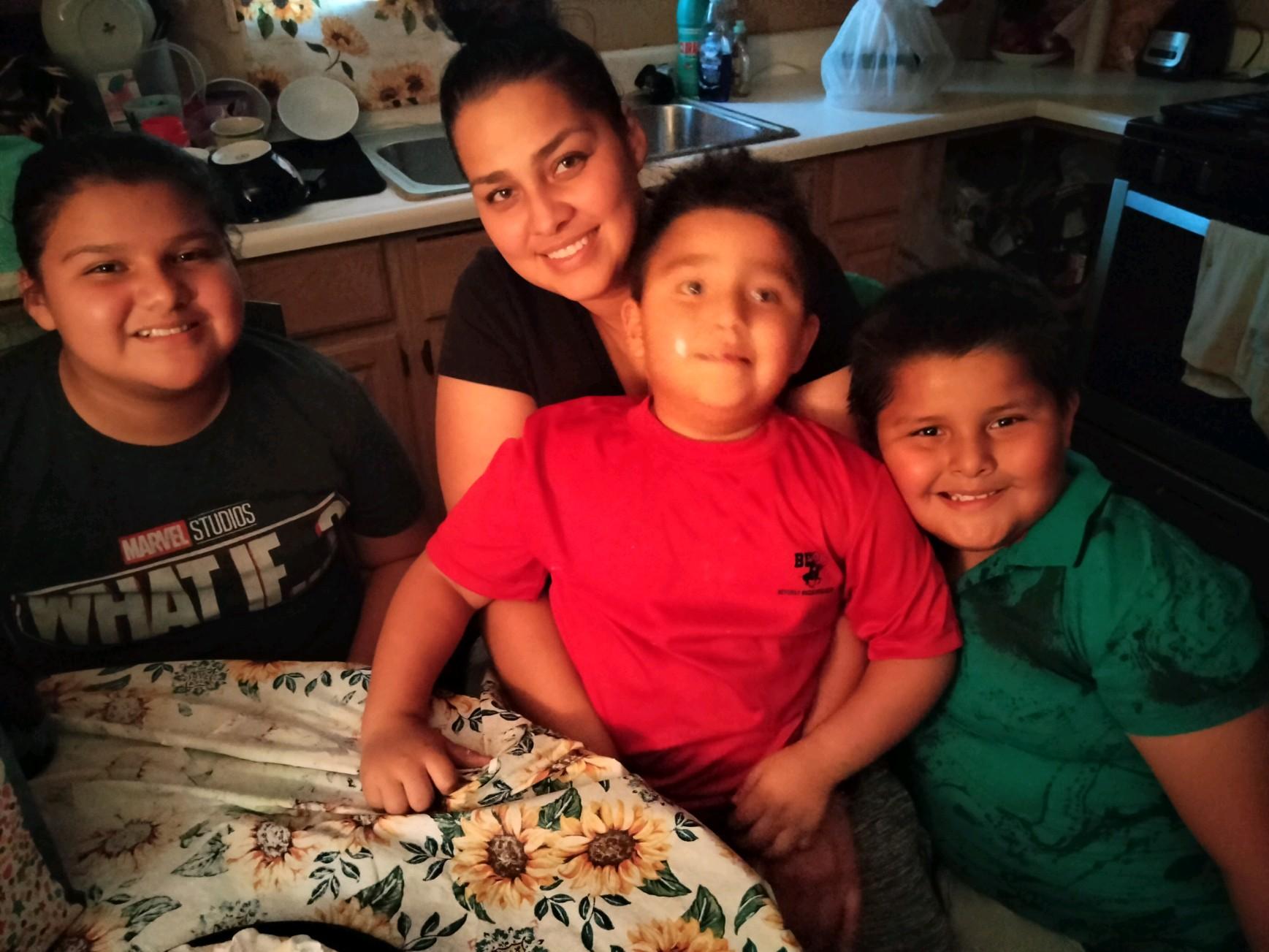 Anna with her 3 kids 