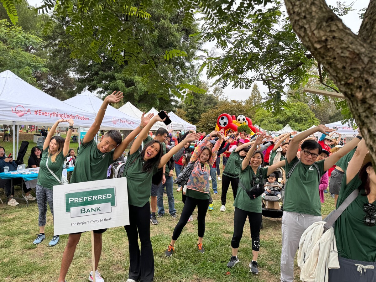 Team PB doing our pre-Run, Walk & Roll warm-up stretches!