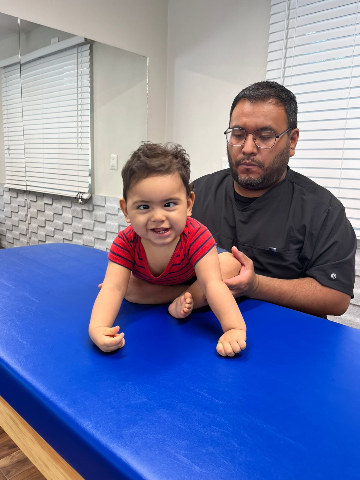 Feliz de poder apoyar mis brazos