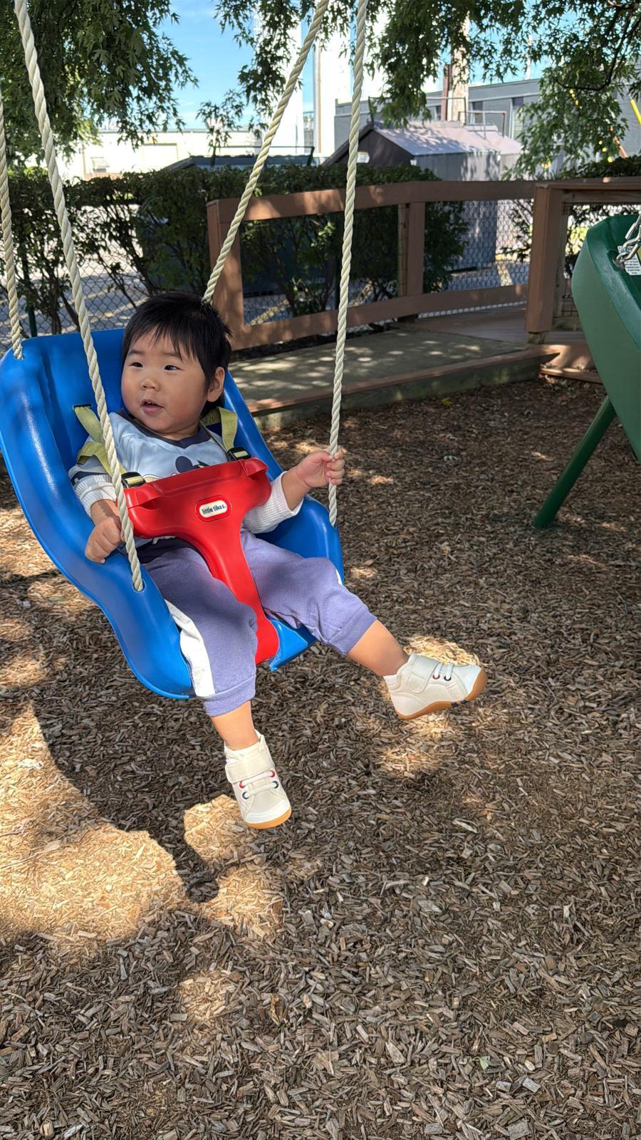 Reu Loves The Swing
